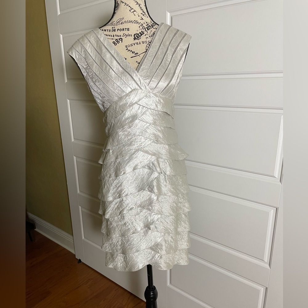 Adrianna Papell Silver Shutter Pleat Tiered Cocktail Dress Petite 4P V-Neck